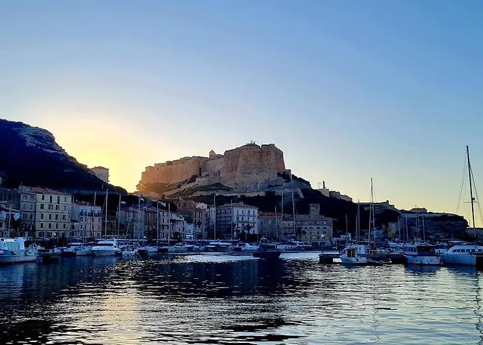Le Nathalia - T3 4 étoiles, Vue Port De *