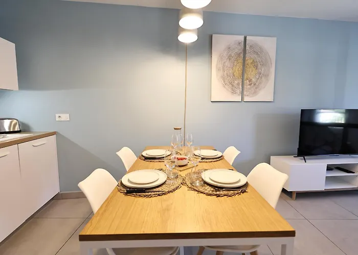 Appartement Le Nathalia - T3 4 étoiles, Vue Port De